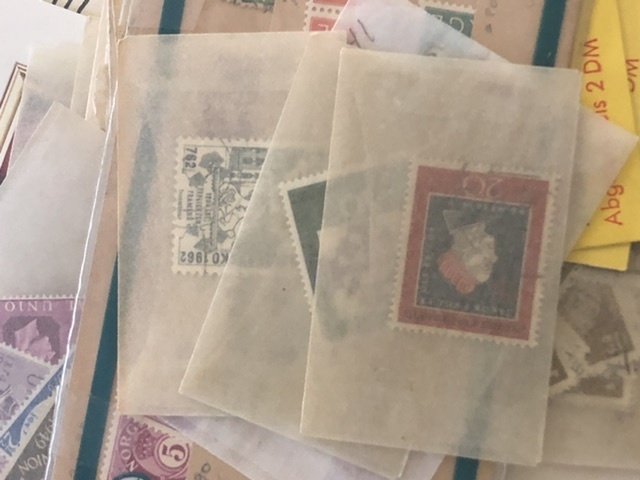 W.W. Stamps Mostly In Glassine’s Lots of Very Nice Items Might Find Some Gems