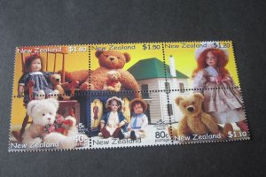 New Zealand 2001 Sc 1686a bears pane MNH