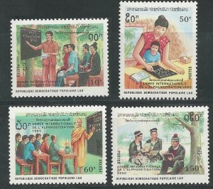 1990 Laos 1189-1192 International Year of Literacy 9,00 €