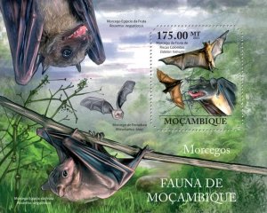 MOZAMBIQUE - 2011 - Bats - Perf Souv Sheet - Mint Never Hinged