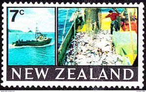 NEW ZEALAND 1969 QEII 7c Multicoloured SG870 MH