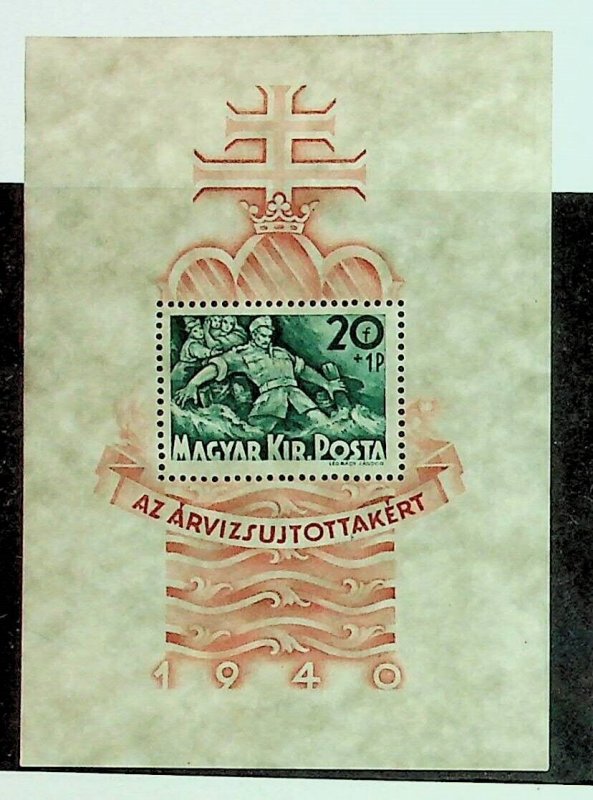 HUNGARY Sc B113 NH SOUVENIR SHEET OF 1940 - SOLDIER PROTECTING CHILDREN - (AO23)