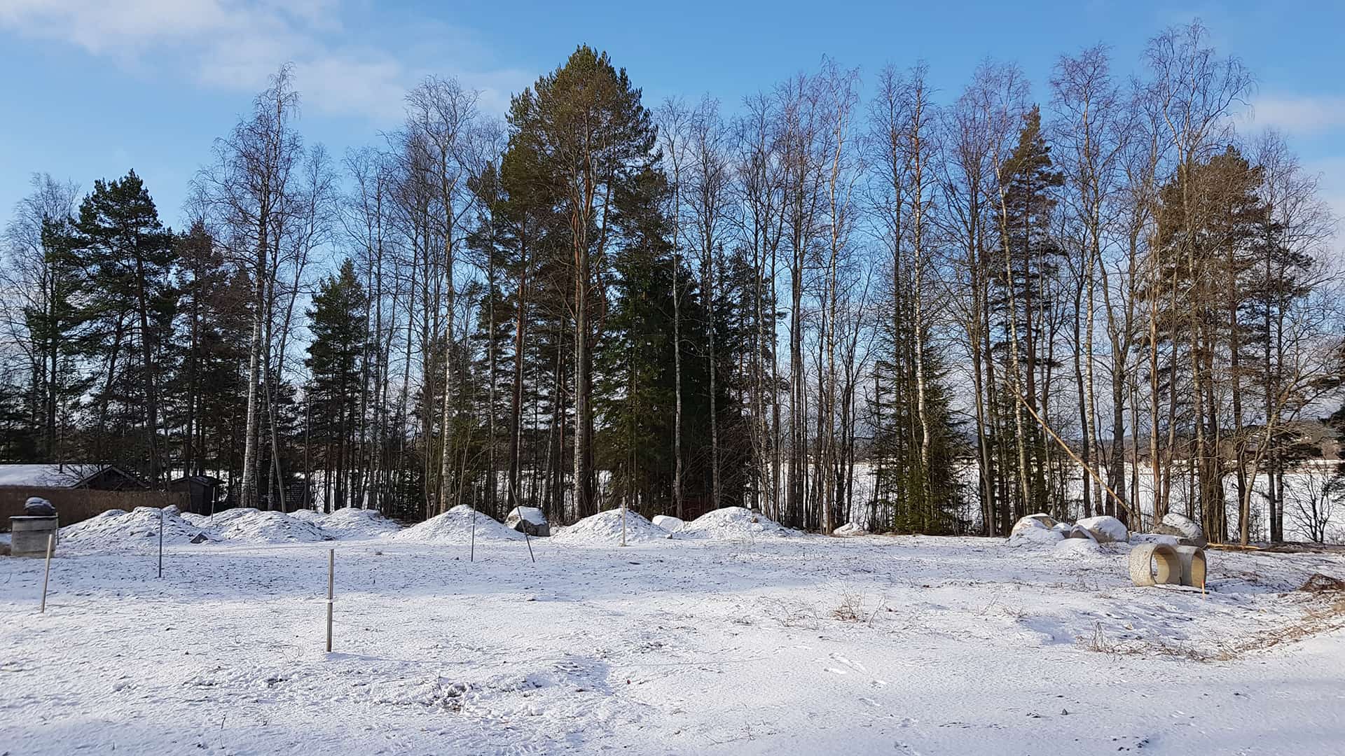 Tontti-odottamassa-rakentamisen-alkamista.