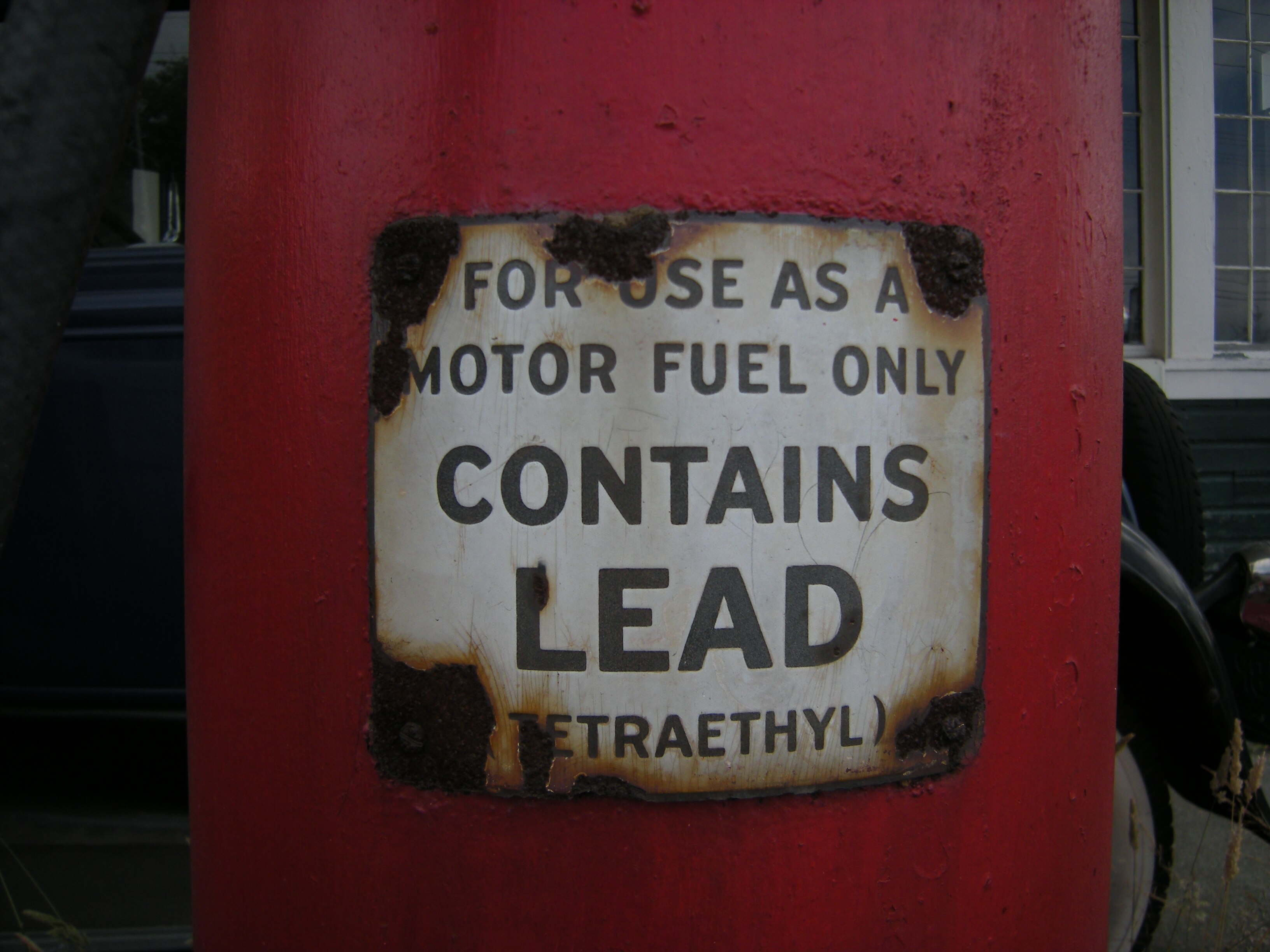 Lead warning on a gas pump at Keeler's Korner, Lynnwood, Washington
