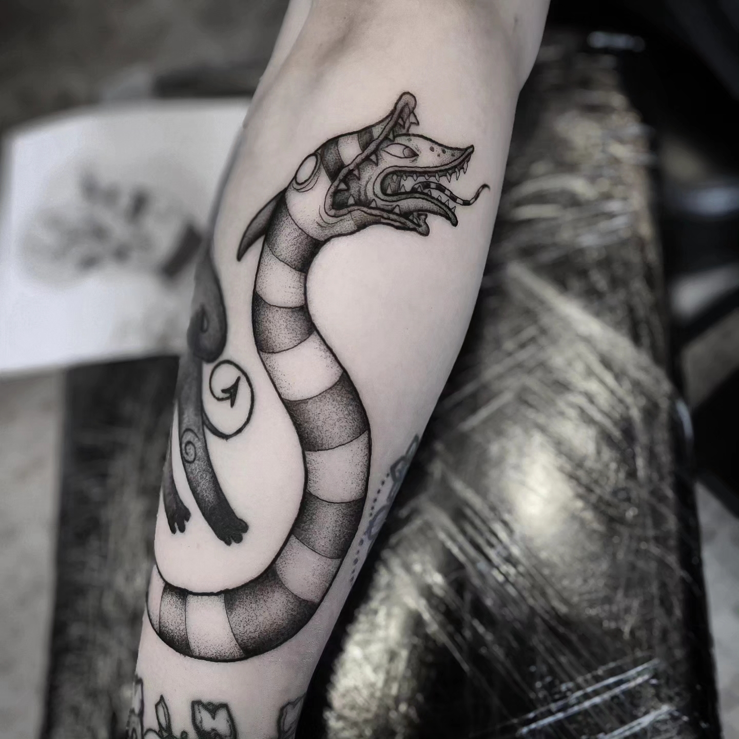 a mighty sea serpent : r/traditionaltattoos, image size:1440x1440