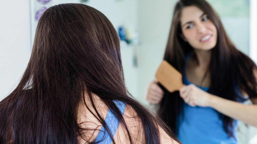 Smooth hair tips for avoiding frizz