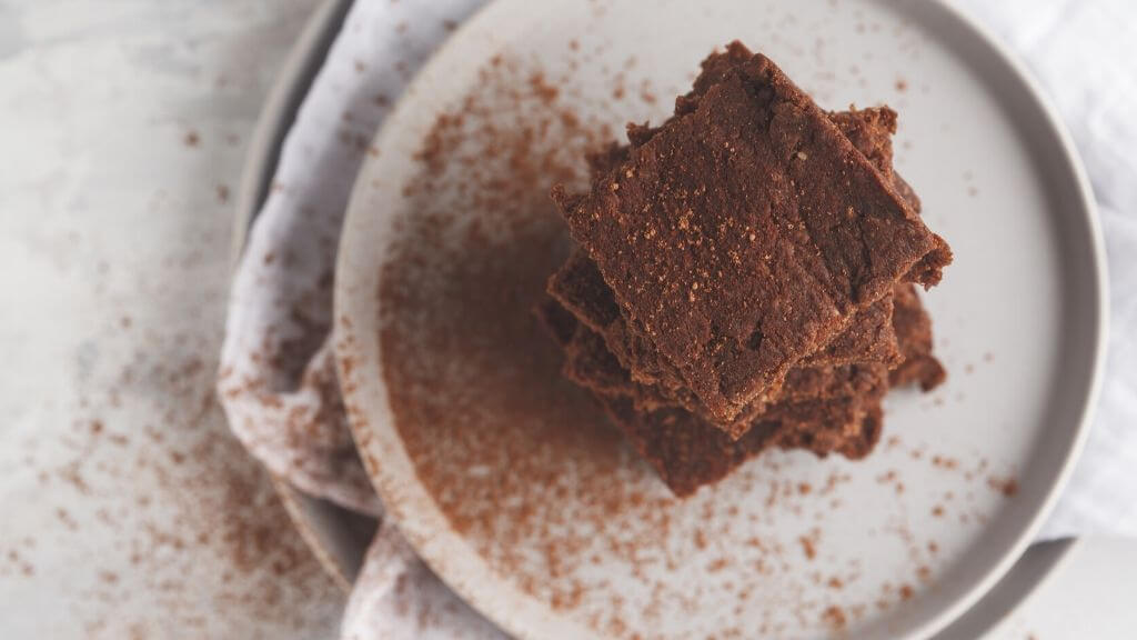 Fudgy black bean brownies and banana treat