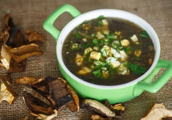 Vegetarian Mushroom-Spinach Soup With Cinnamon, Coriander, and Cumin