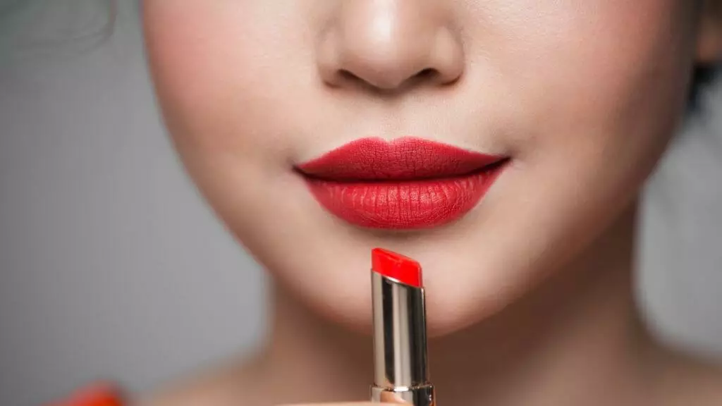 Stay bold and hot this summer with these 8 lipstick colors on trend