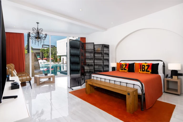 GOLD ONE-BEDROOM POOL ACCESS