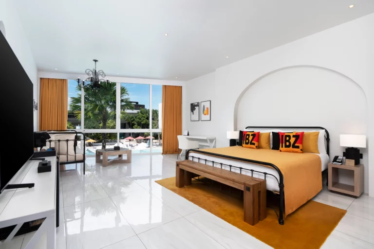 PLATINUM ONE-BEDROOM POOL VIEW