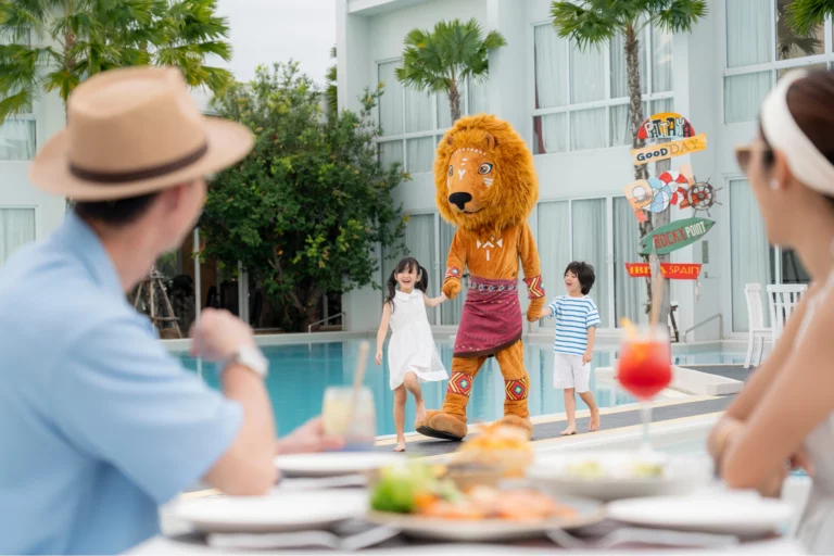 family_hotel.activities.babysitting_service
