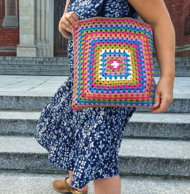 03 lined tote pukapuka