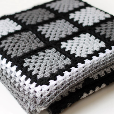 Ta-dah: "Only 3 shades of Grey"blanket