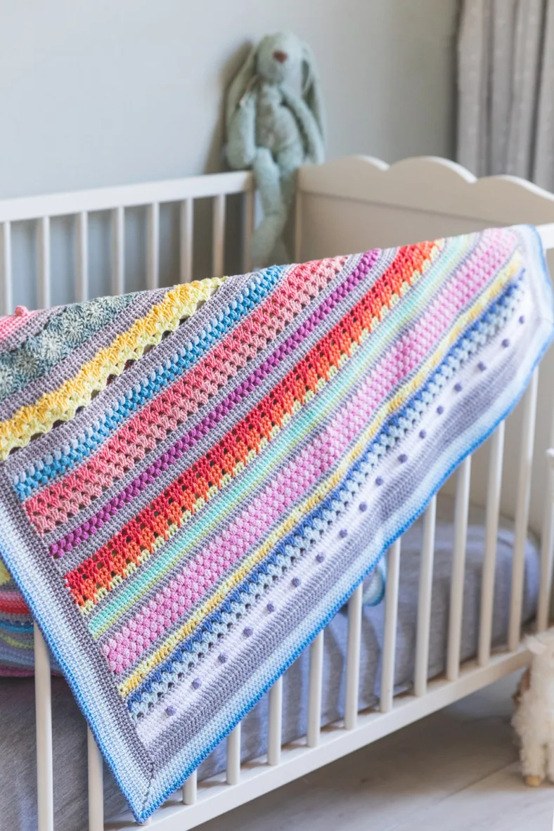 https://storage.googleapis.com/hmr/products/_a_788/56737/Baby_sampler_blanket_pastel_1_webres.webp?mtime=20200923092409&focal=none&tmtime=20210614145914