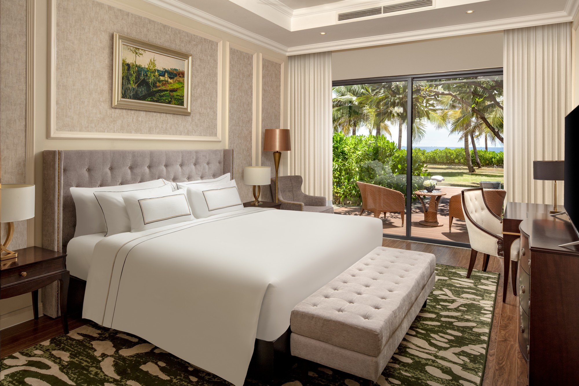 https://storage.googleapis.com/hms_prod/photo/img/465483lPD/mvpcamranhbeachresort_threebedroomvillaoceanview_bedroom1.jpg