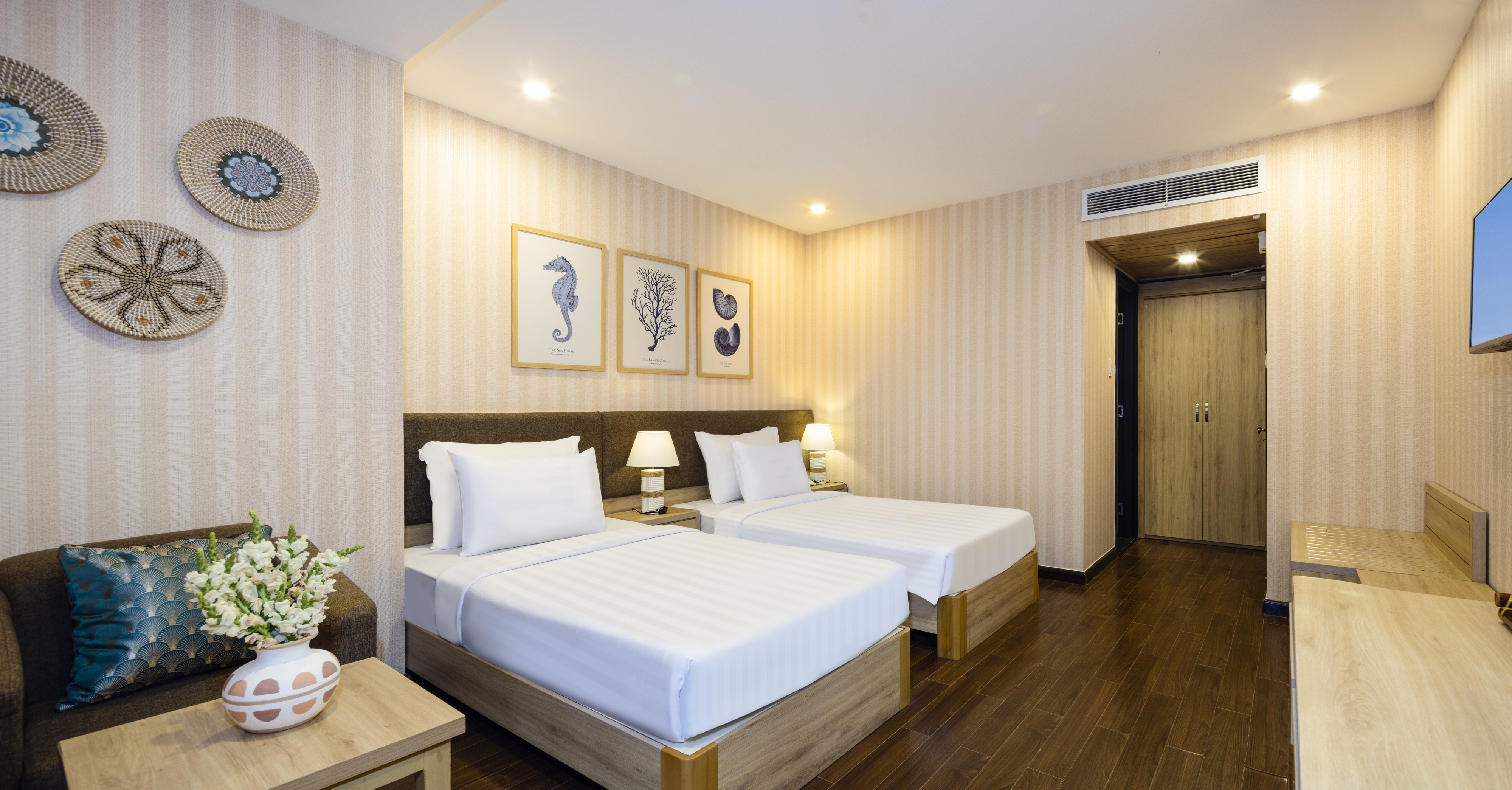 Hình ảnh phòng Deluxe Sea View With Balcony Twin Room