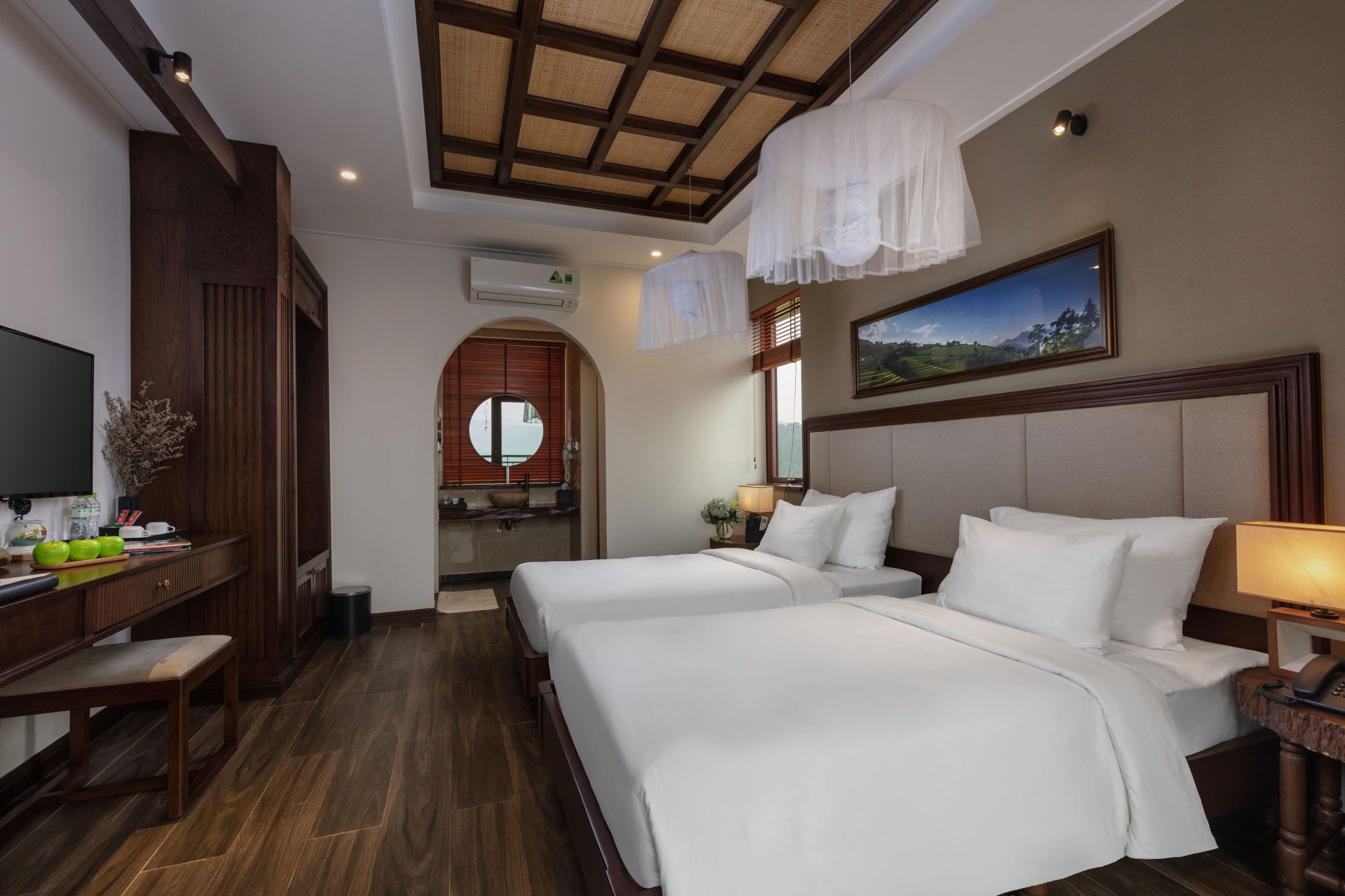 Hình ảnh phòng Spacious Deluxe Room Mountain View 