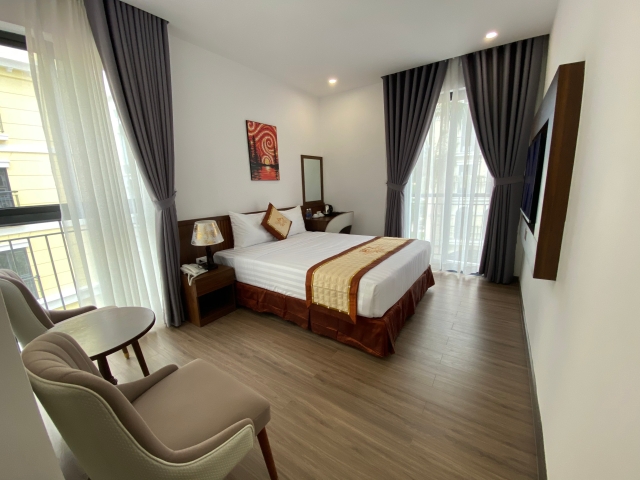 Hình ảnh phòng Deluxe King Room with Balcony and City View