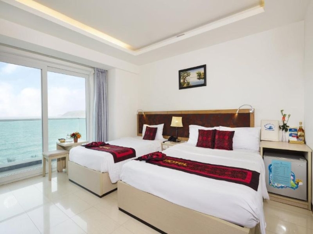 Hình ảnh phòng Deluxe Twin Sea View Room with Balcony