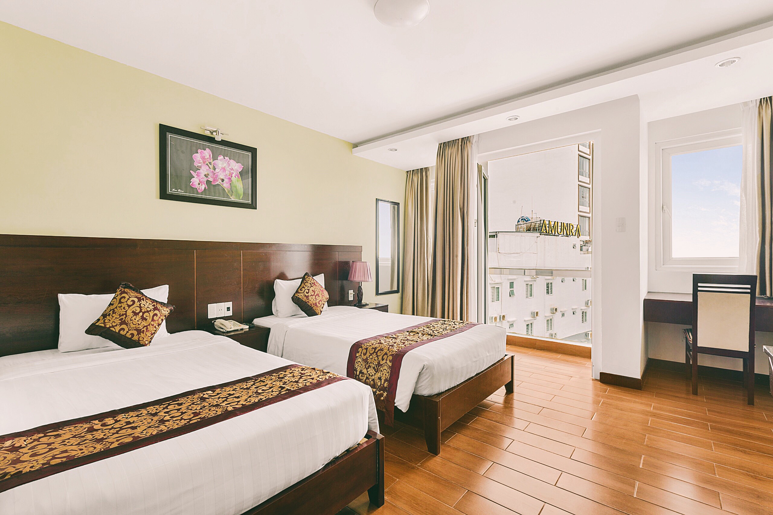 Hình ảnh phòng Deluxe Twin With Balcony and Sea View