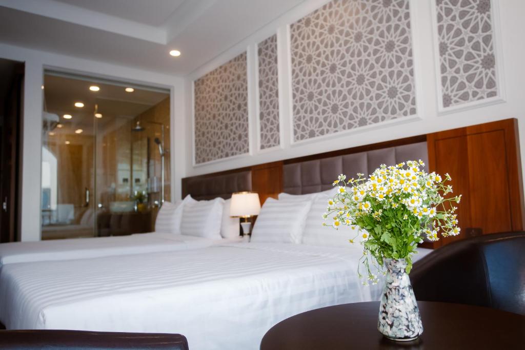 Hình ảnh phòng Deluxe Triple With Balcony Room