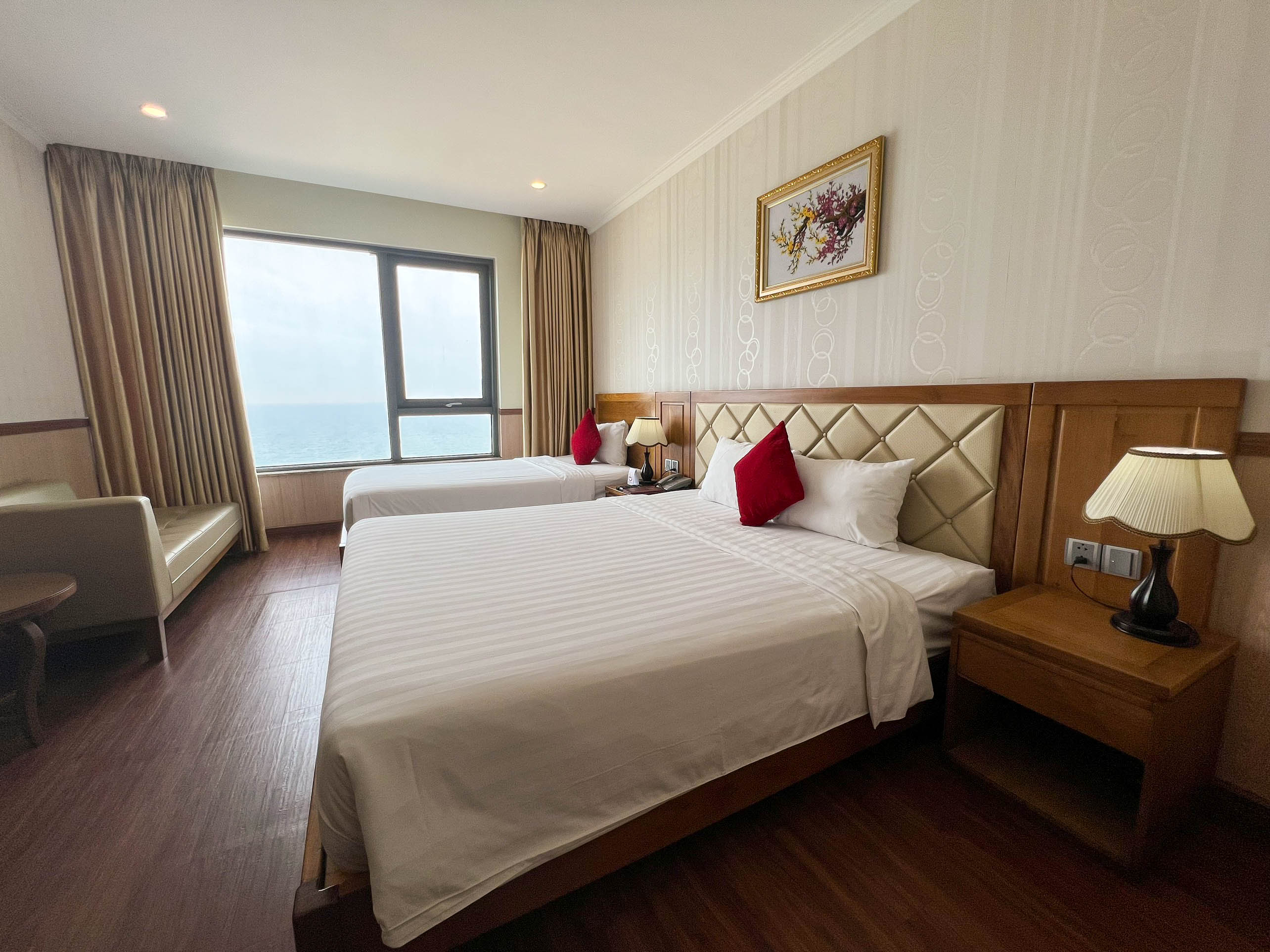 Hình ảnh phòng Suite Triple Room With Sea View