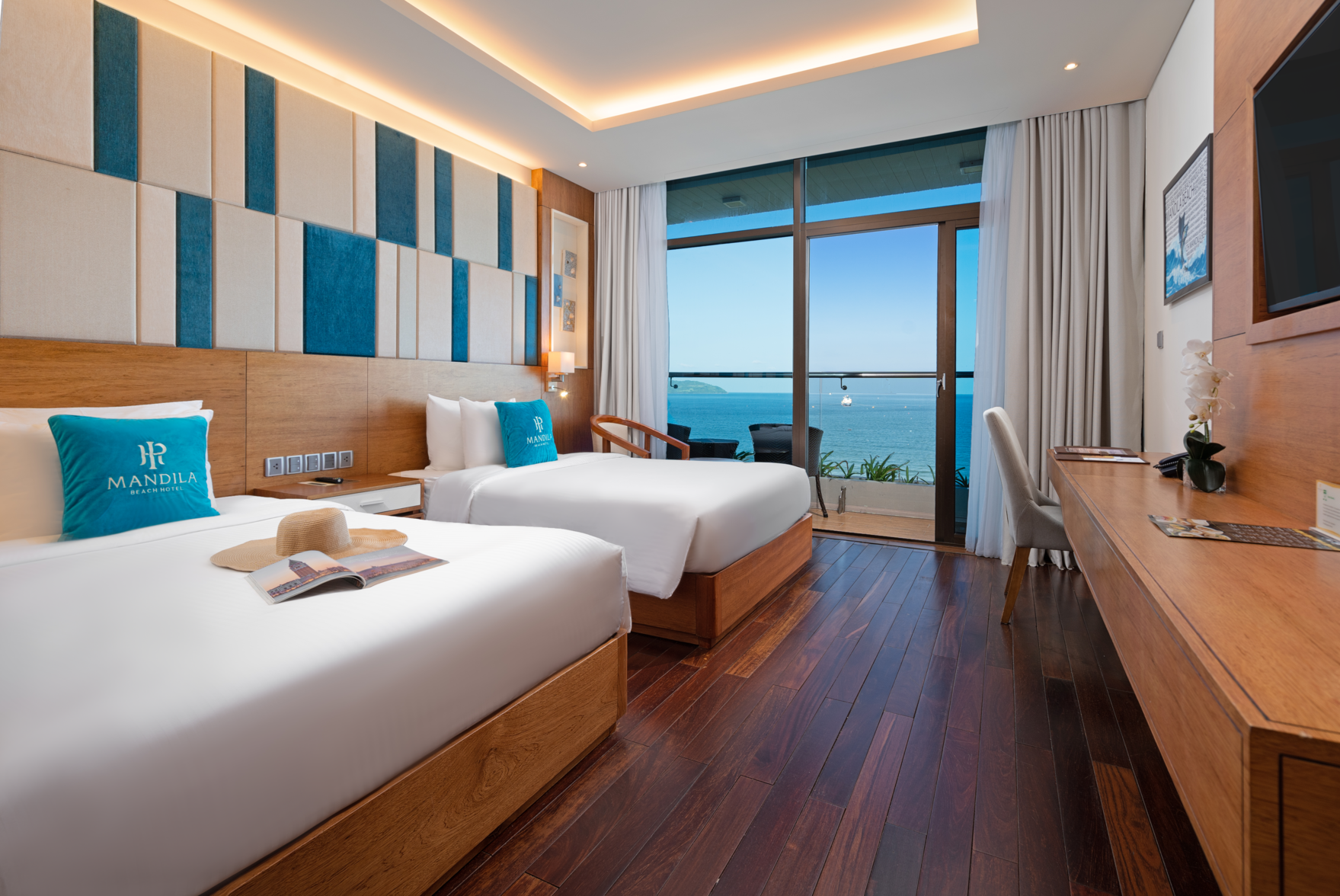 Hình ảnh phòng Deluxe Ocean Front Twin With Balcony
