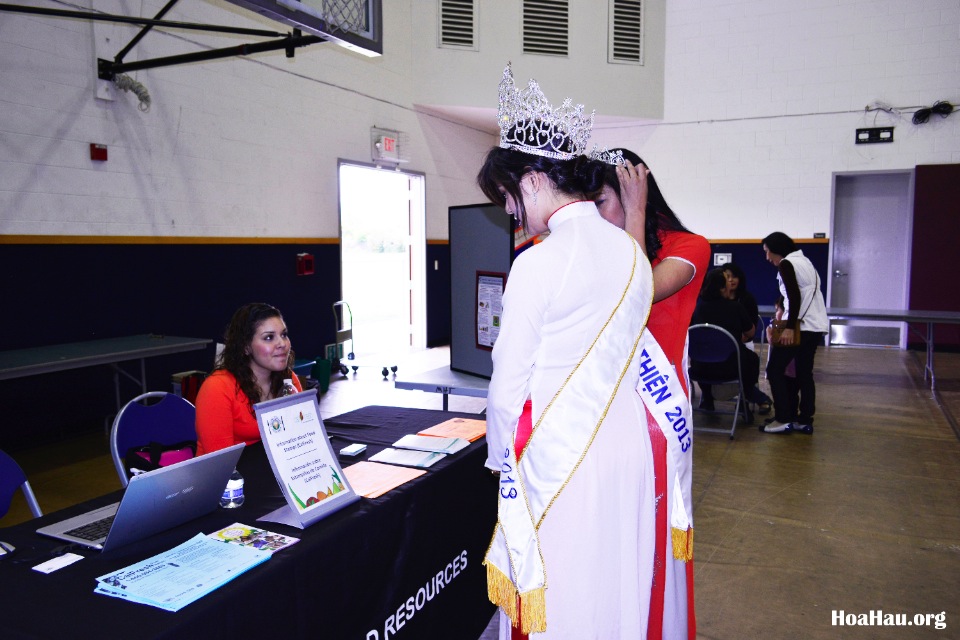 Community Resource Fair 2013 at MHT Church - Image 021