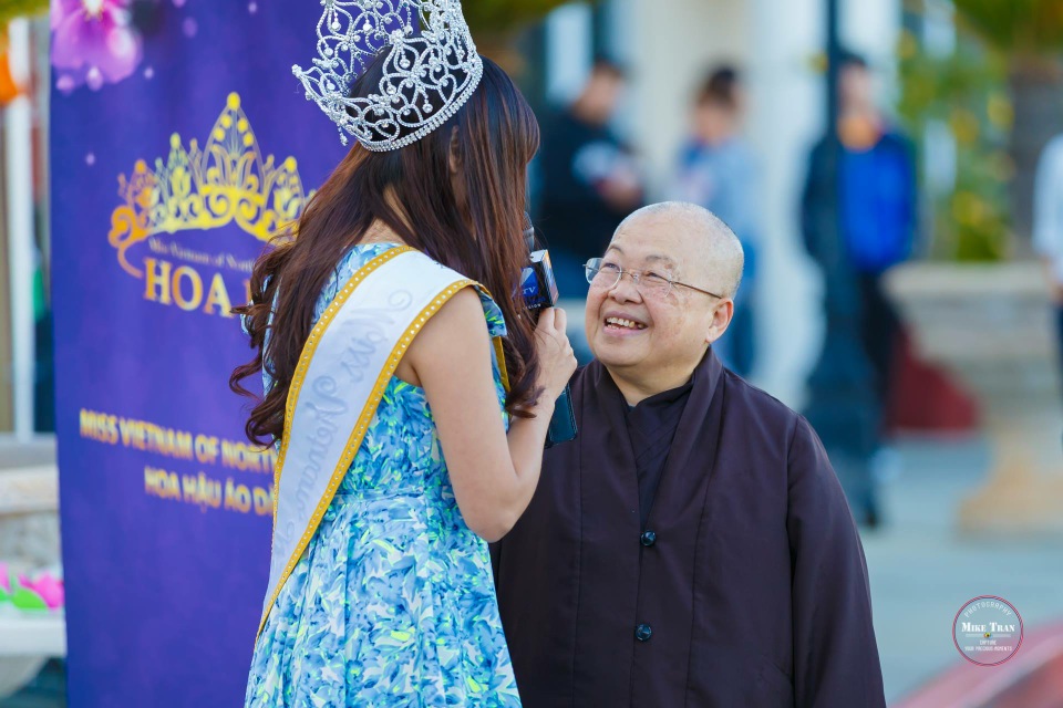 Outdoor Concert & Candlelight Vigil For Nepal Earthquake Relief 2015 - Image 011