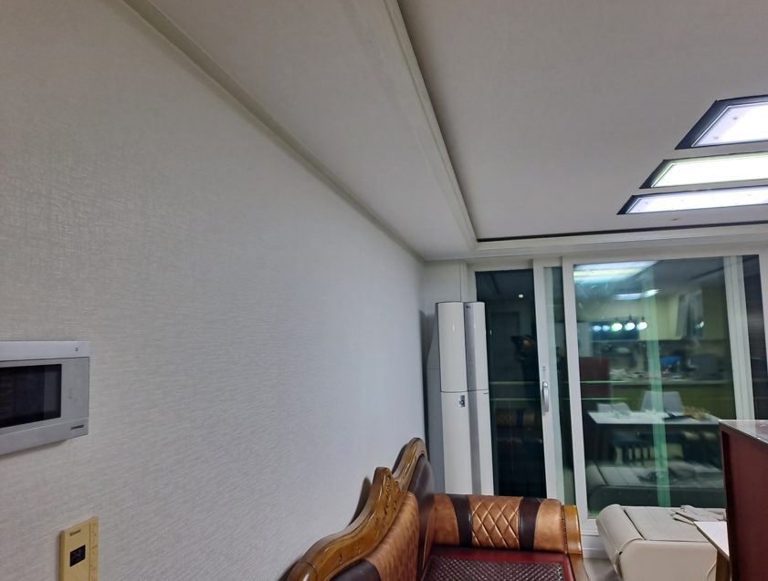 인천 연수구 벽지 곰팡이제거, 에어컨 뒤와 거실 창가 곰팡이는 왜 함께 생겼을까요? 사진 22
