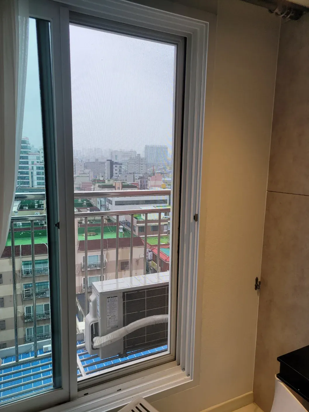 시공 후 창가 벽