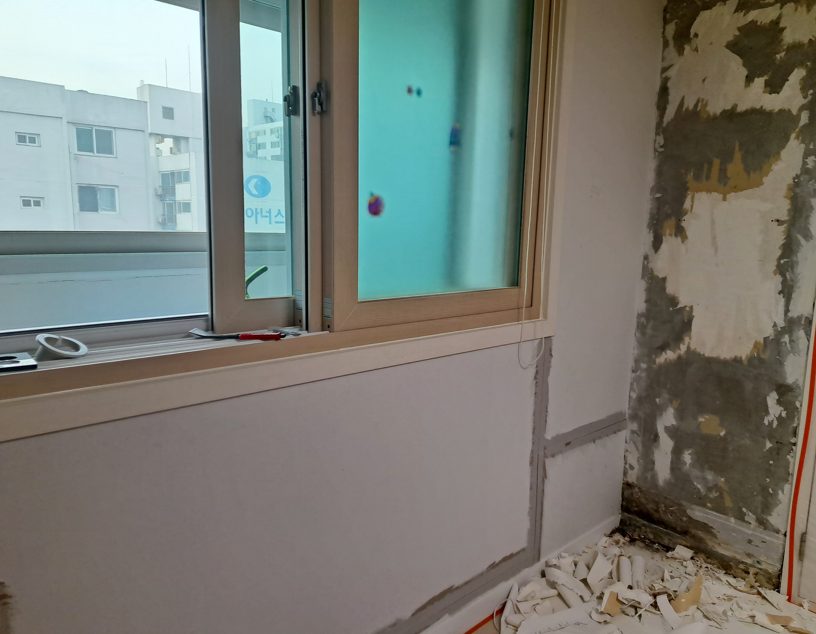 인천 서구 곰팡이 제거, 작은방 창가에만 곰팡이가 생긴다면? 전문업체가 직접 확인한 원인 사진 13
