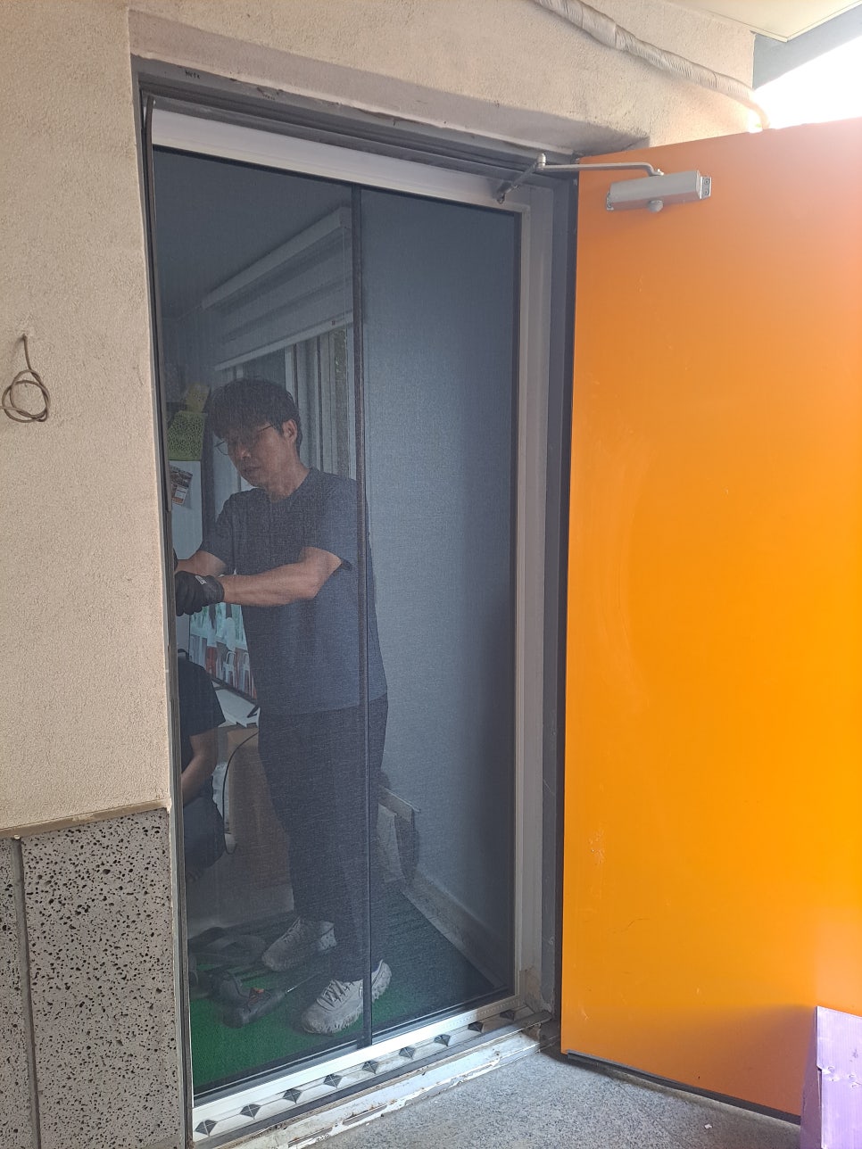 인천 남동구 현관 롤방충망 설치, 우리 집에도 시공이 가능할까요? 사진 21