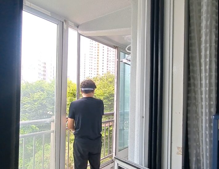 인천 연수구 방충망 교체 완료, 롤러 교체와 프레임 수리 후 미세방충망으로 교체했습니다 사진 21