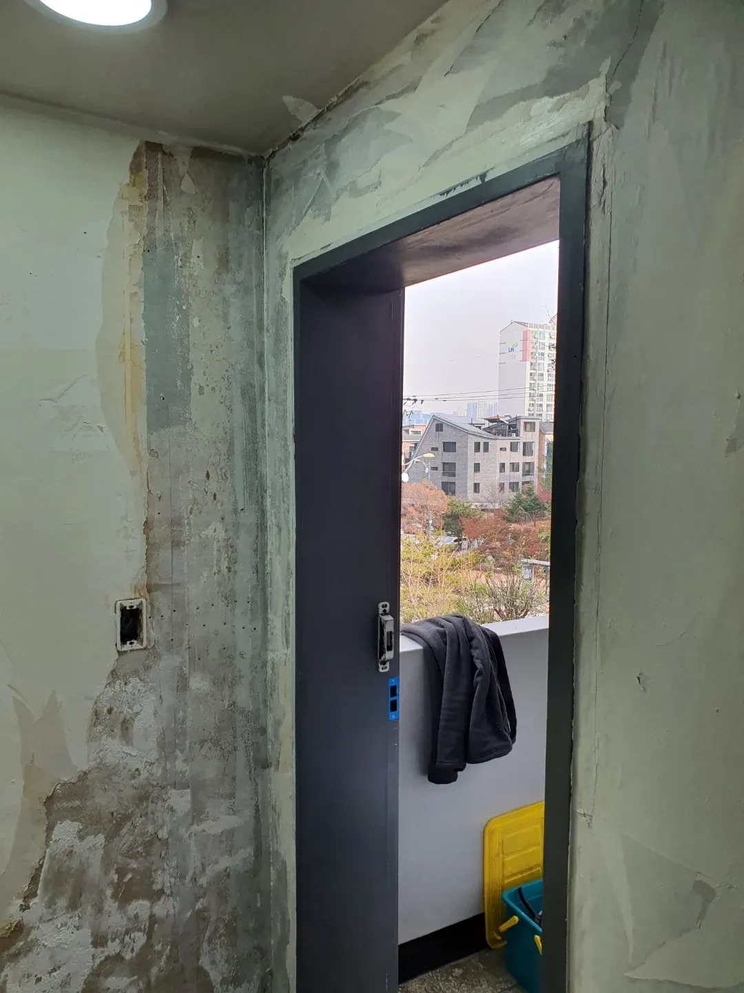 벽지 제거 후 처리