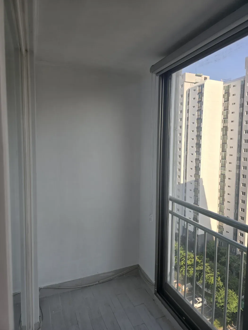 특수페인트 마감 후 베란다