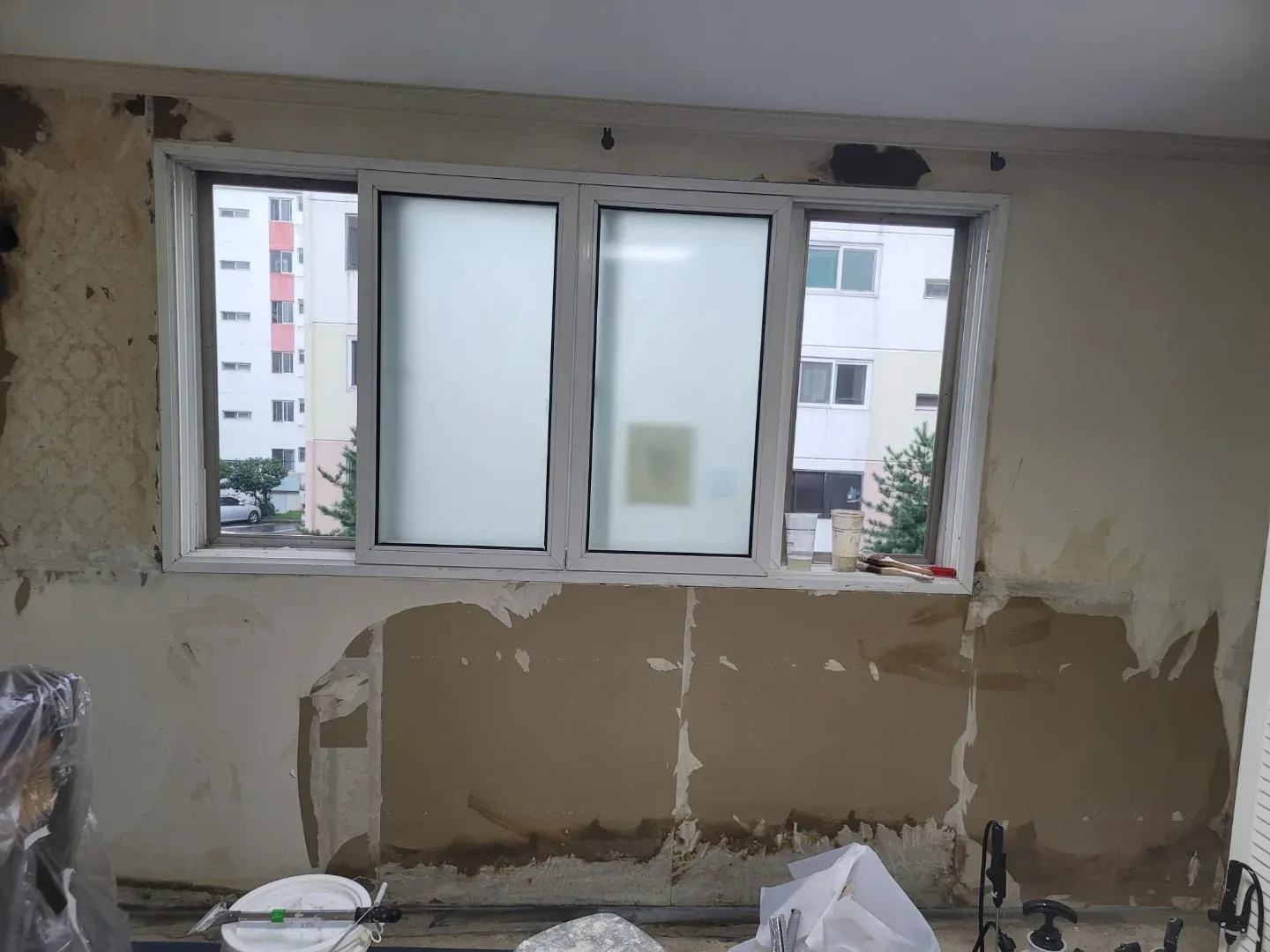 벽지 제거 후 처리