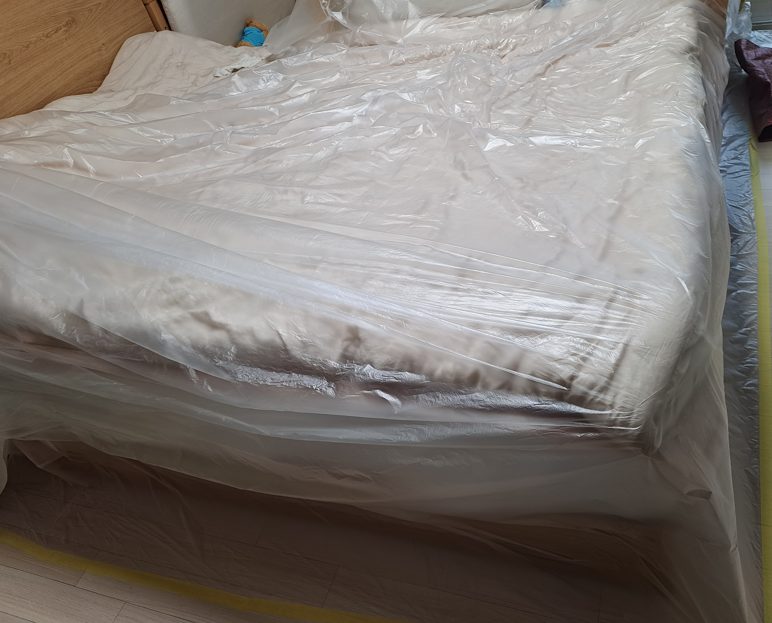침대 옆 벽지 곰팡이 왜 모서리부터 생길까? 인천 검단구 곰팡이 제거 사진 6