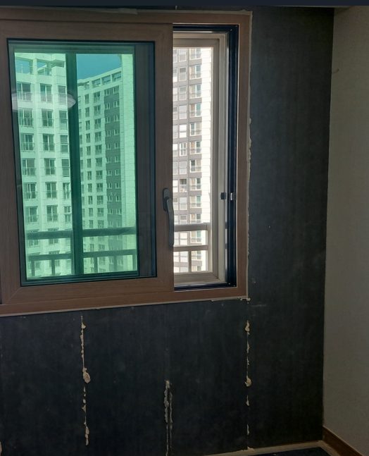 부천 창가 벽지 곰팡이제거 벽지 들뜸과 검은 얼룩, 결로 원인부터 해결한 시공 후기 사진 22