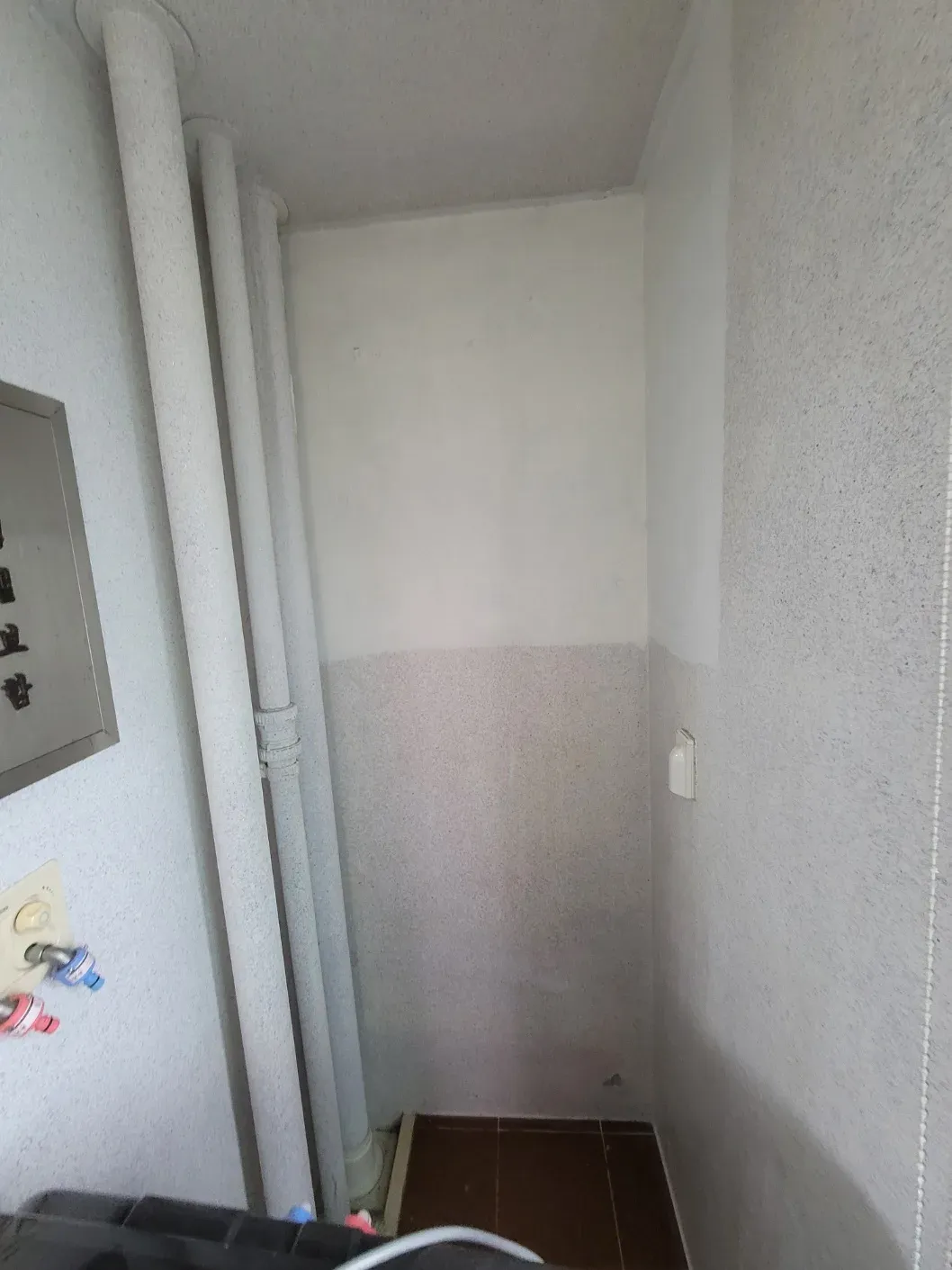 수납장 철거 자리 특수페인트 후