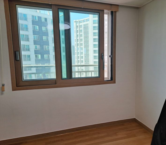 부천 창가 벽지 곰팡이제거 벽지 들뜸과 검은 얼룩, 결로 원인부터 해결한 시공 후기 사진 27