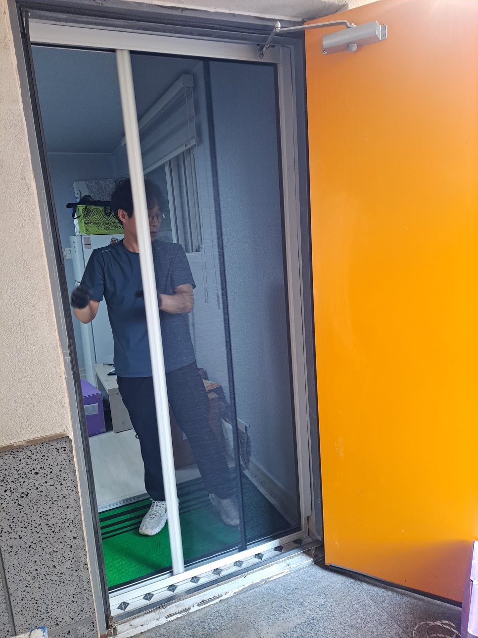 인천 남동구 현관 롤방충망 설치, 우리 집에도 시공이 가능할까요? 사진 20