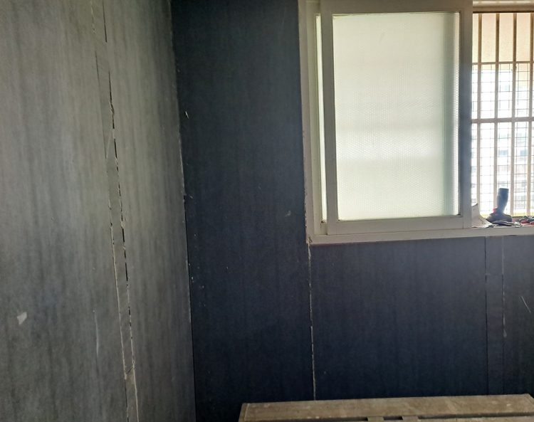 창문 양옆을 따라 번진 검은 곰팡이 원인은? 인천 서구 곰팡이 제거 사진 19