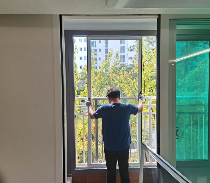 오래된 방충망, 망만 바꾸면 끝일까요? 인천 청라 방충망 교체 현장에서 확인한 차이 사진 42