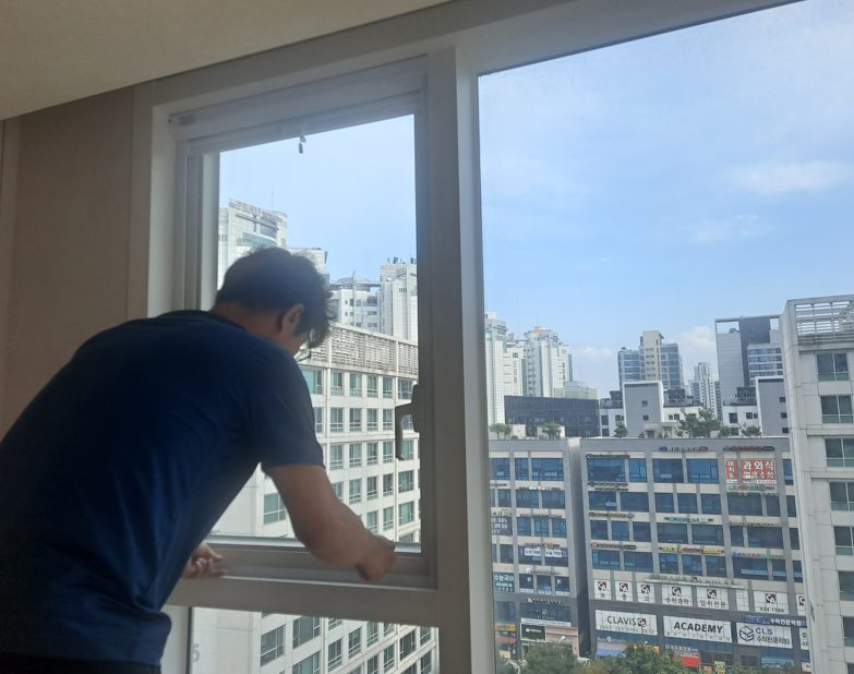 인천 송도 창문 롤방충망 교체, 망만 바꾸면 안 되는 이유와 전체 교체 시공 후기 사진 8