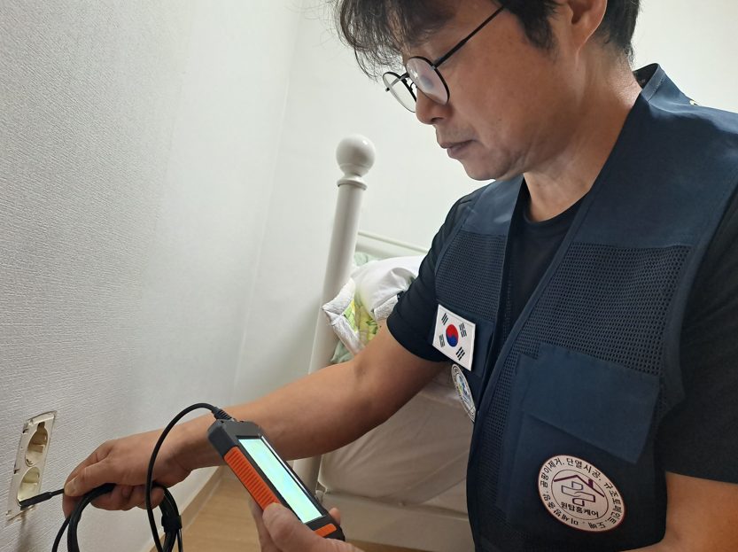 부천 창가 벽지 곰팡이제거 벽지 들뜸과 검은 얼룩, 결로 원인부터 해결한 시공 후기 사진 8