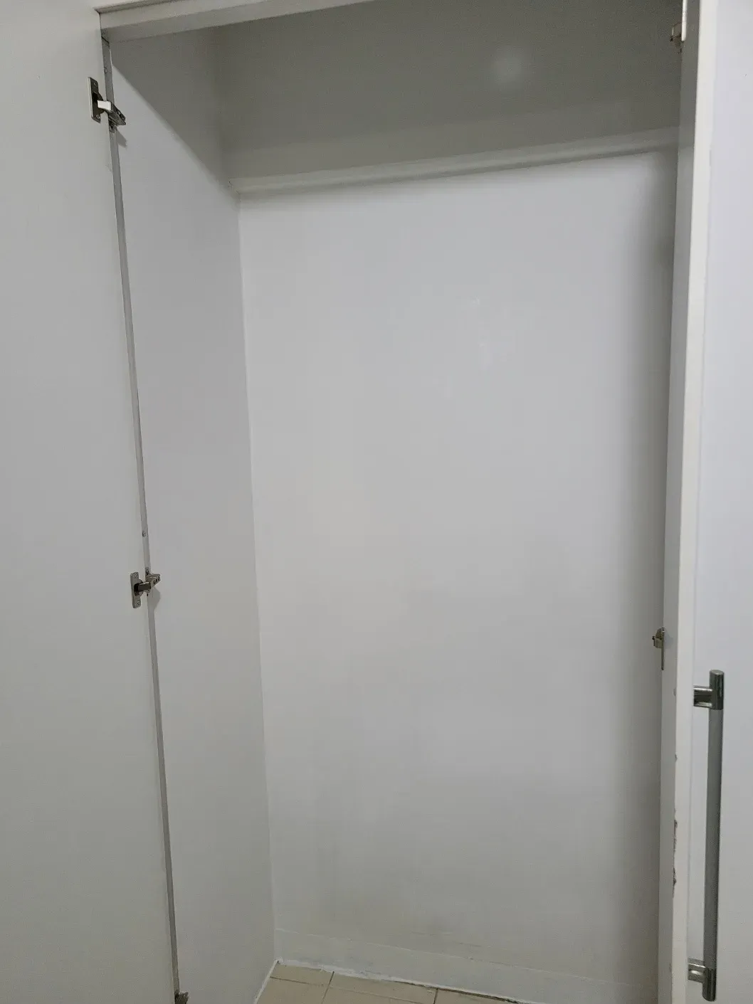 페인트 시공 후 창고