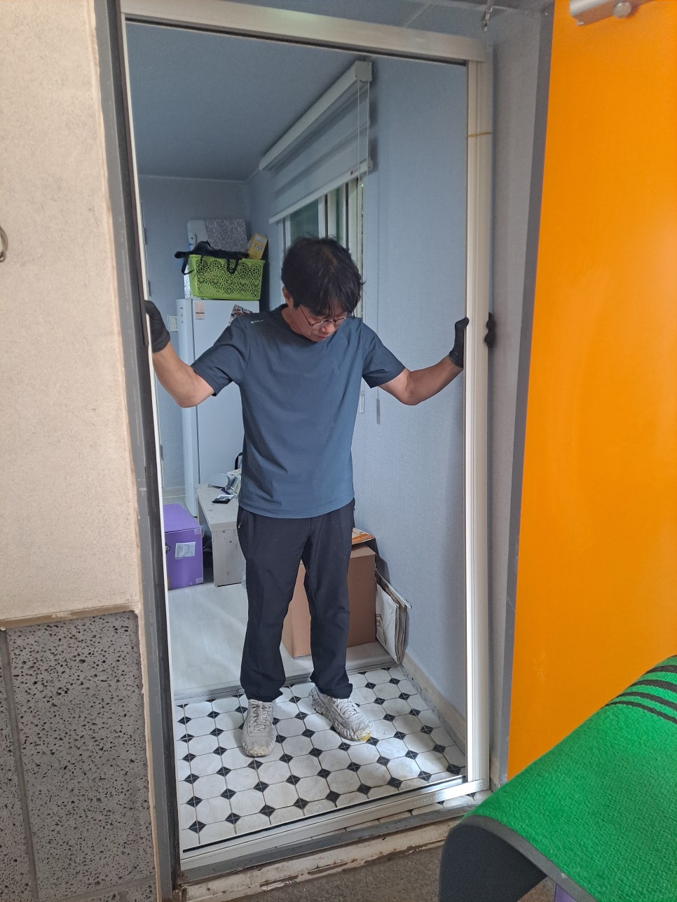 인천 남동구 현관 롤방충망 설치, 우리 집에도 시공이 가능할까요? 사진 13