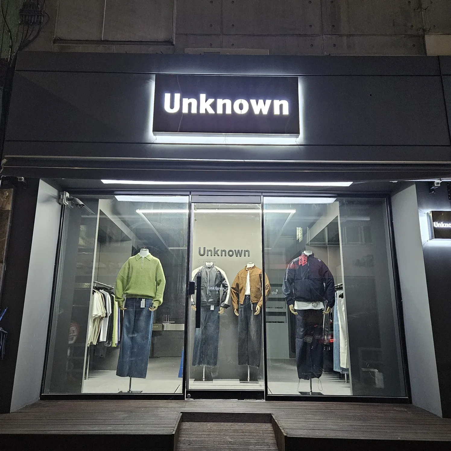 증평 남성의류 'Unknown' 매장 인테리어 — 완공